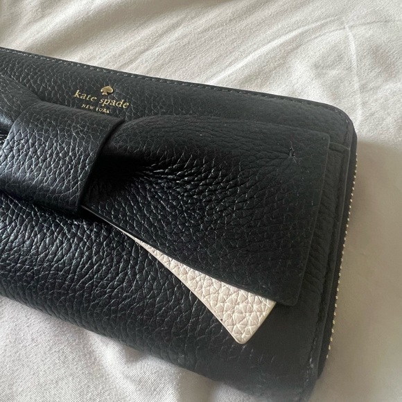 Large Kate Spade Zippy Wallet - Picture 3 of 11